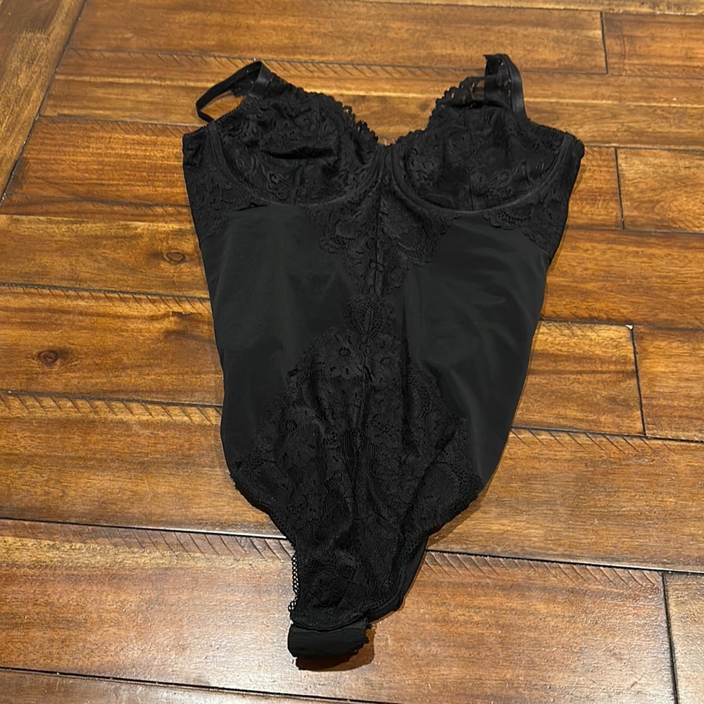 Black lingerie, plus size